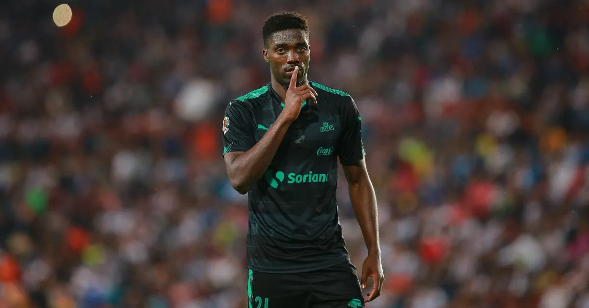 HANGİ TAKIMLARDA OYNADI?