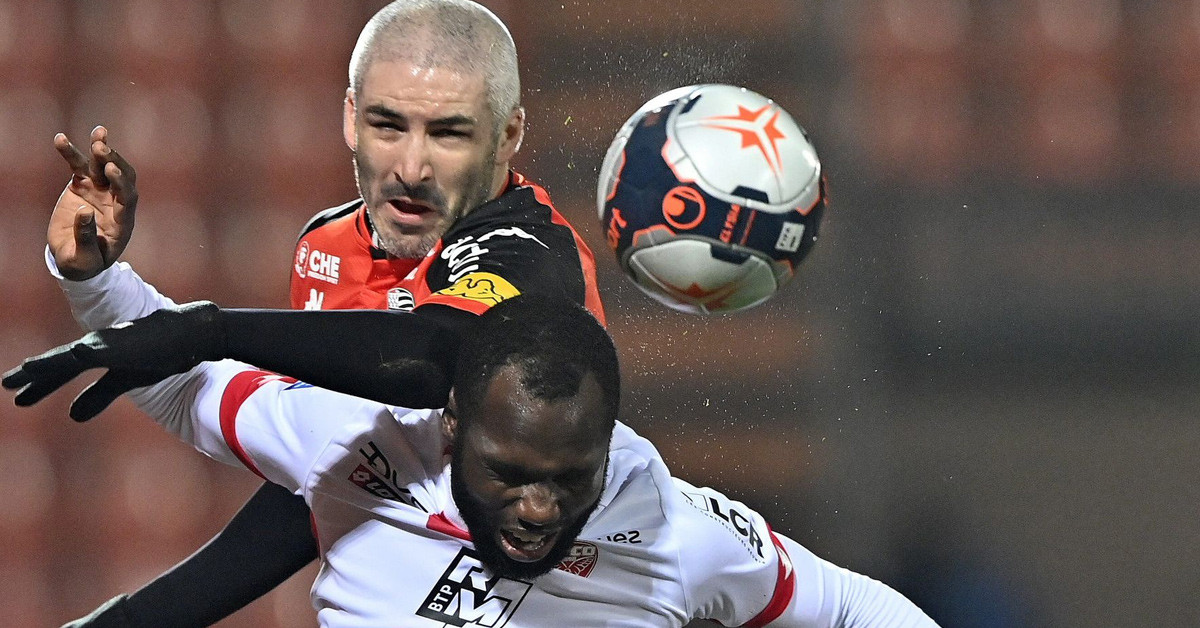 HANGİ TAKIMDA OYNUYOR?