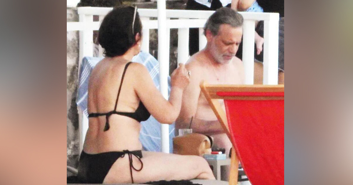 Kameramanlara saldırdı