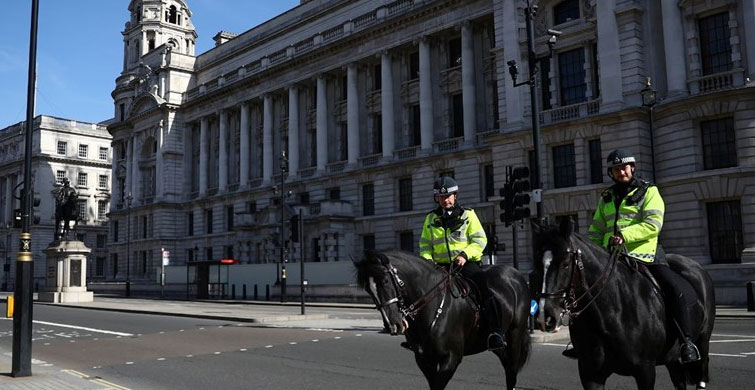 İNGİLTERE'DE ÖLÜ SAYISI 465 OLDU