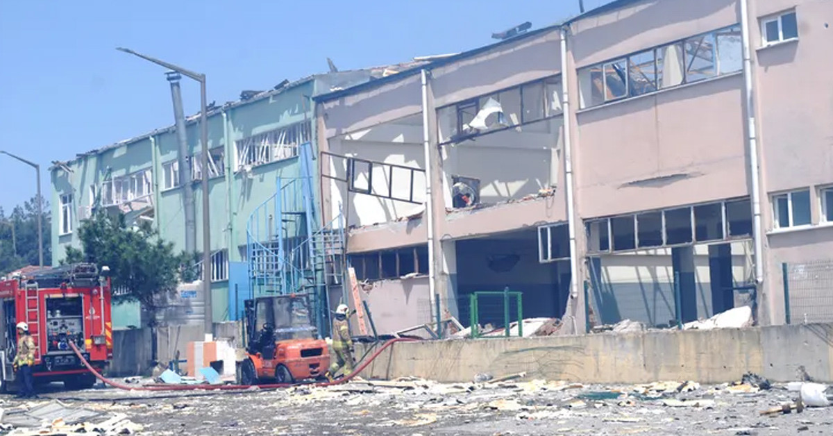 Evi boşaltmaya başladı