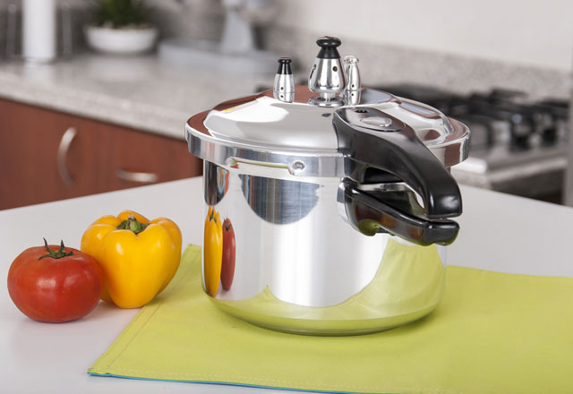 Düdüklü tencerede yemekleri asla susuz pişirmeyin