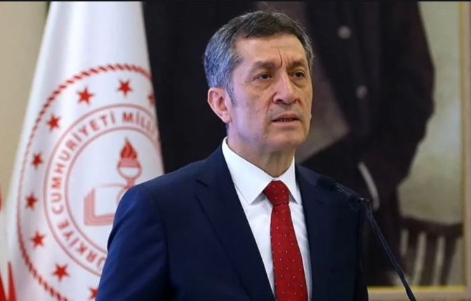 "SALGIN ÇEKİLSE DE UZAKTAN EĞİTİM ROL OYNAMAYA DEVAM EDECEK"