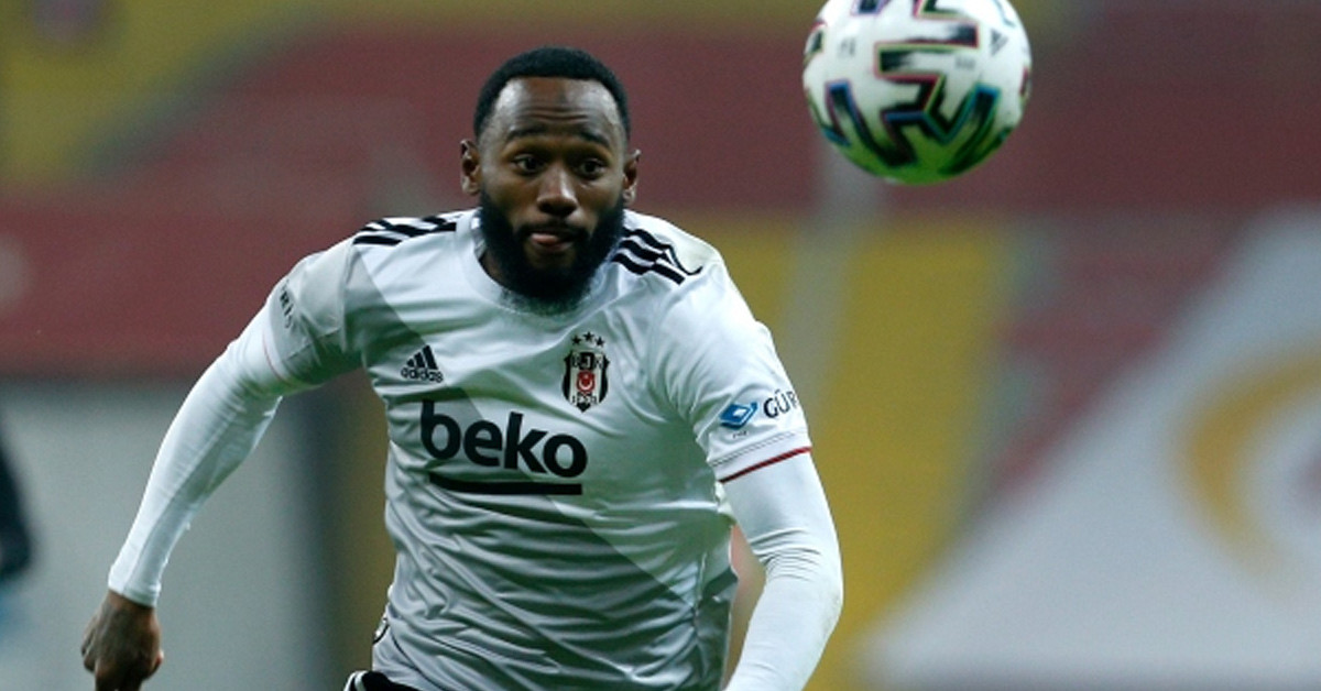 HANGİ MEVKİDE OYNUYOR?