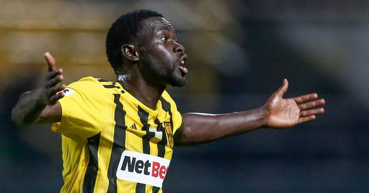 Yunanistan'da forma giyiyor