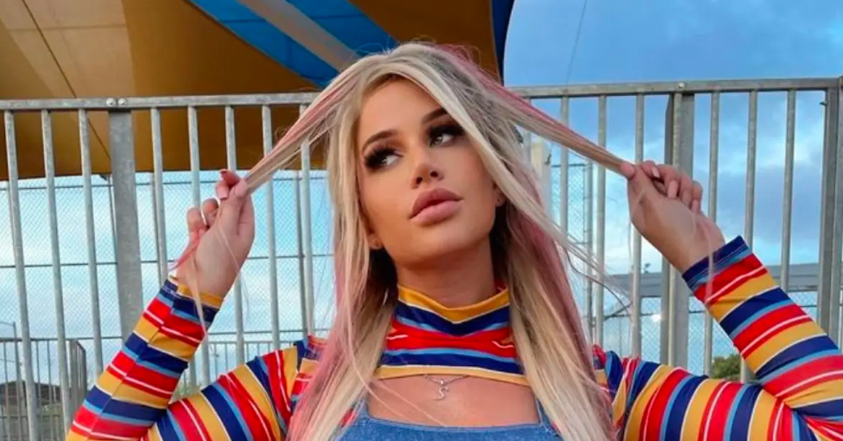 Yetişkin sitede fotoğraflarını satıyor