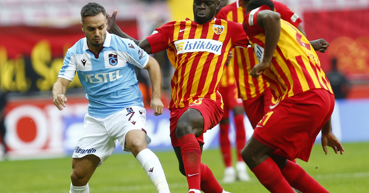 HANGİ MEVKİİDE OYNAMAKTADIR?