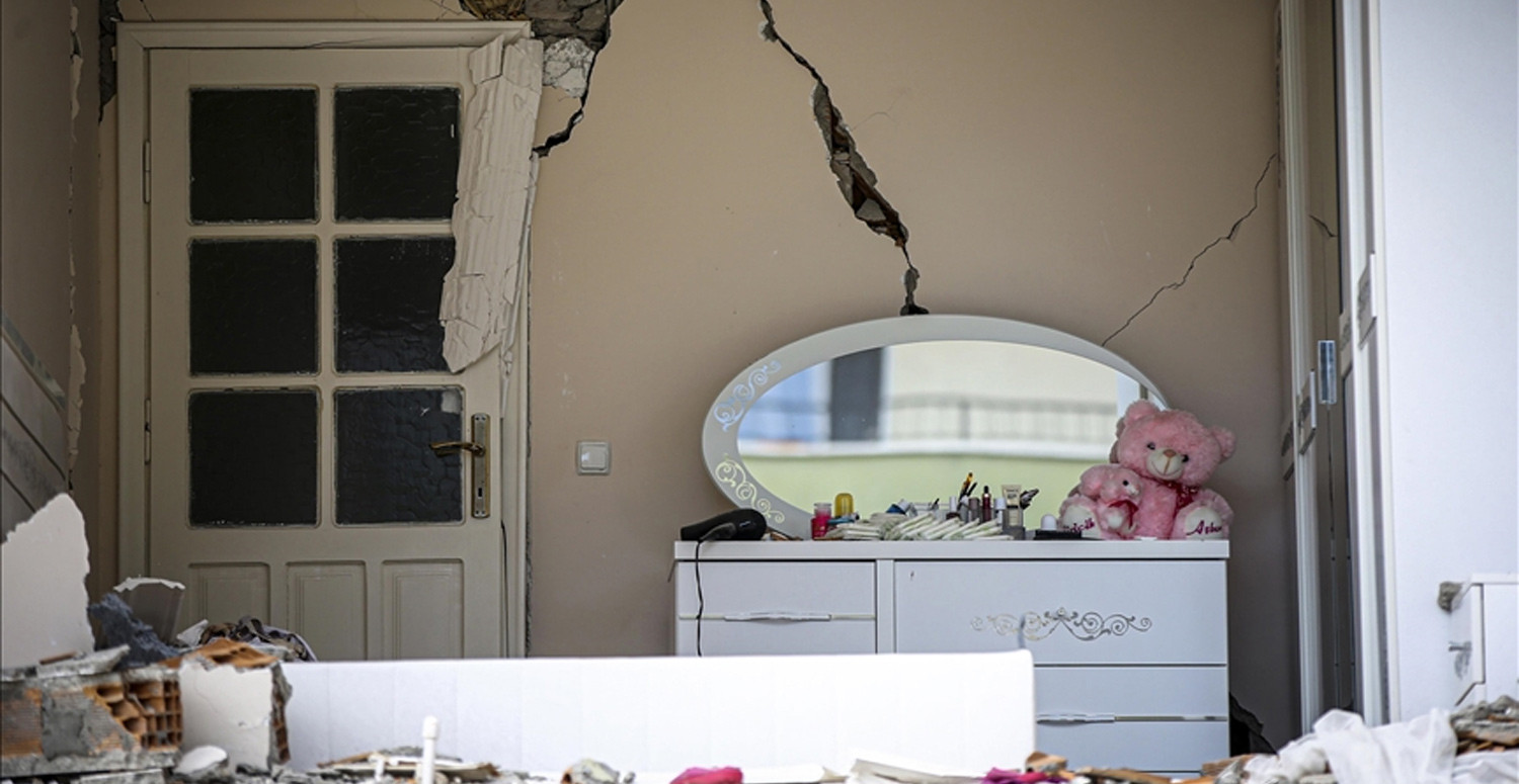 İzmir'de 4.4'lük deprem