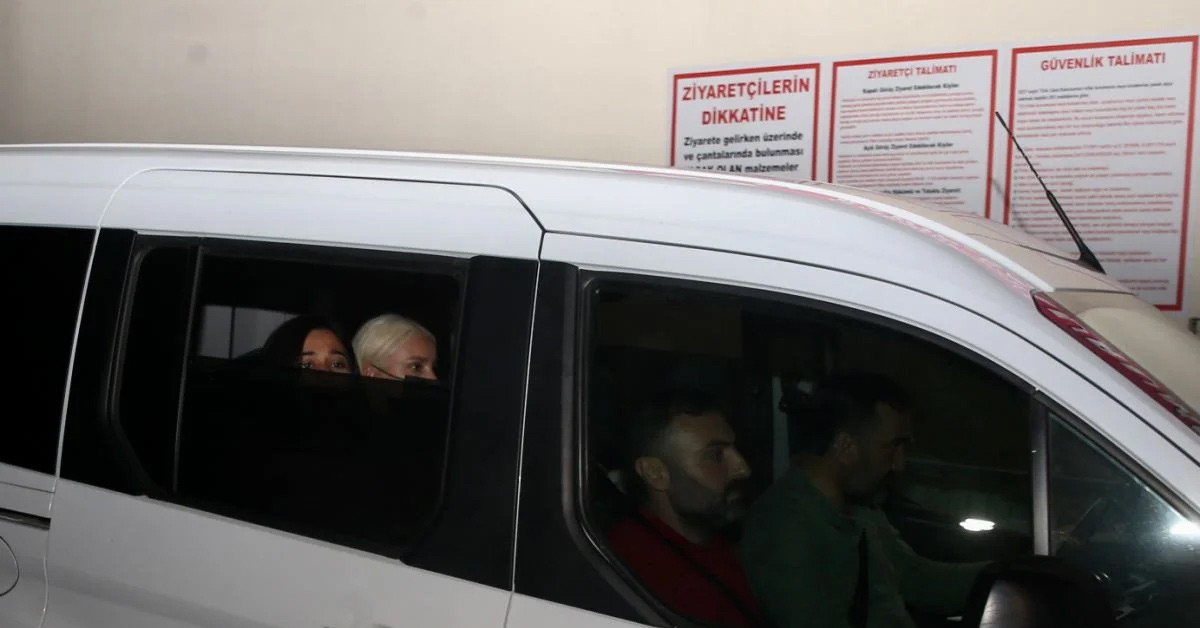 Kişisel eşyalarını götürdü