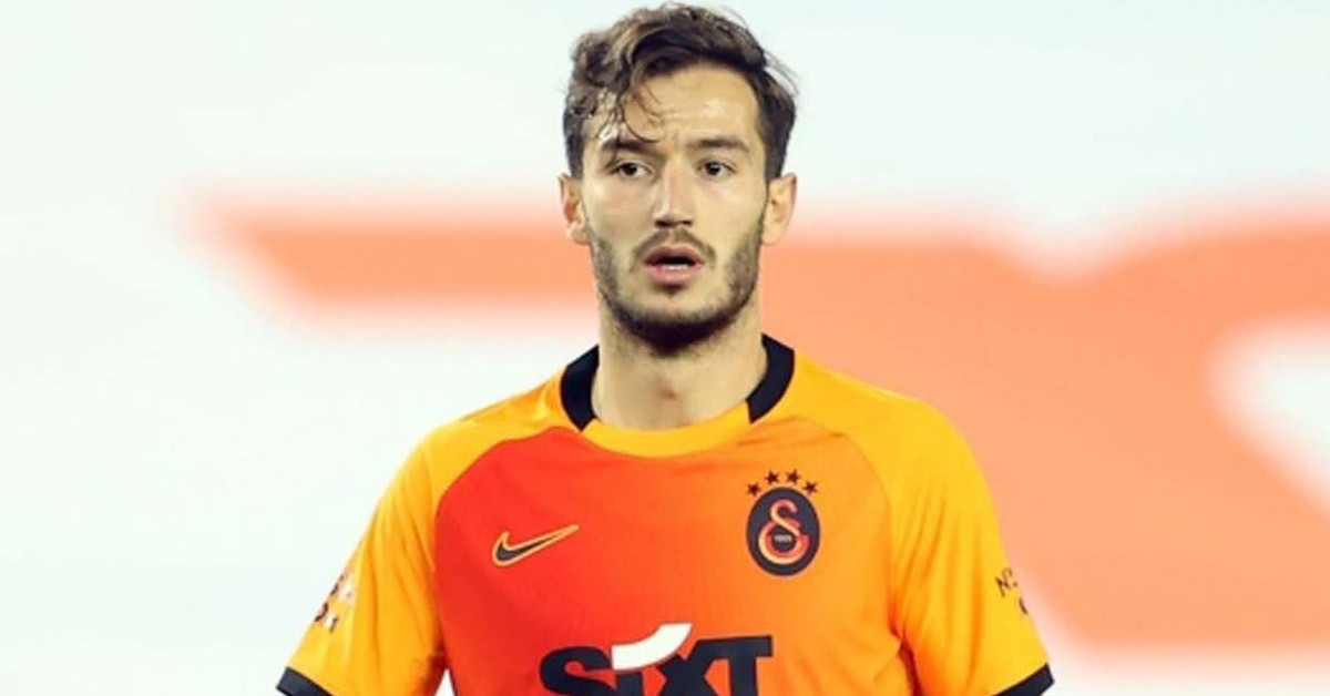 HANGİ MEVKİDE OYNUYOR?