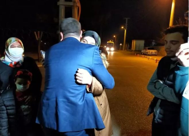 CEZAEVİNDEN SAZIYLA ÇIKTI