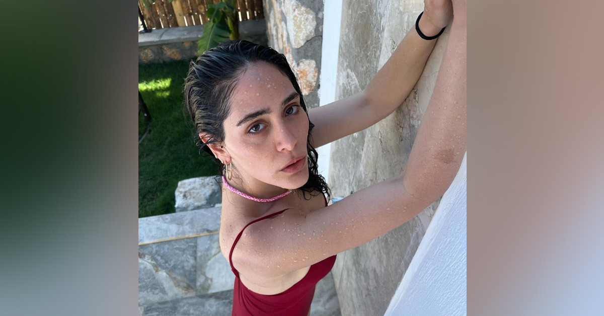 Bikinisiyle poz verdi