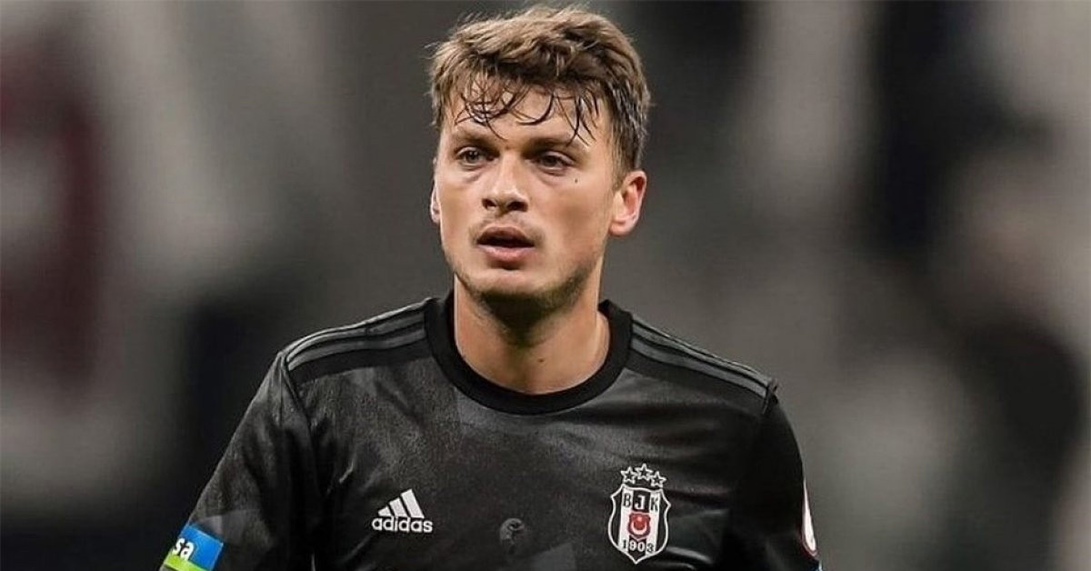 HANGİ MEVKİDE OYNUYOR?