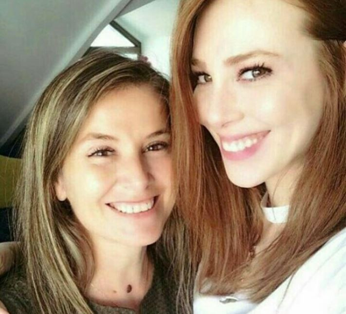 Elçin Sangu ve Annesi