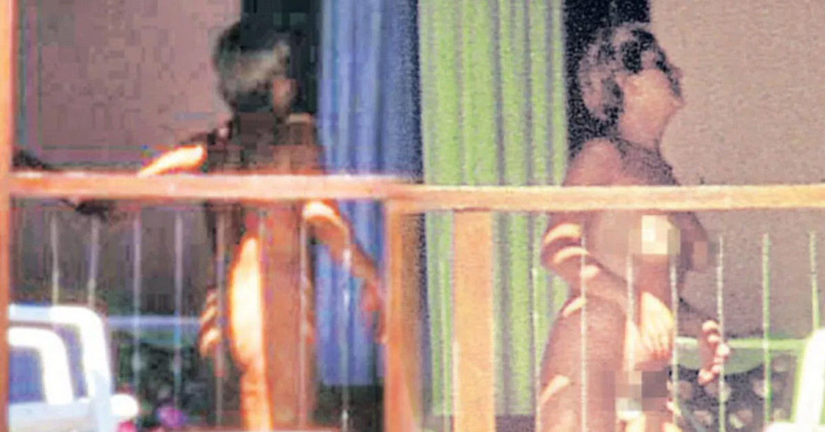 Çırılçıplak balkona çıktı