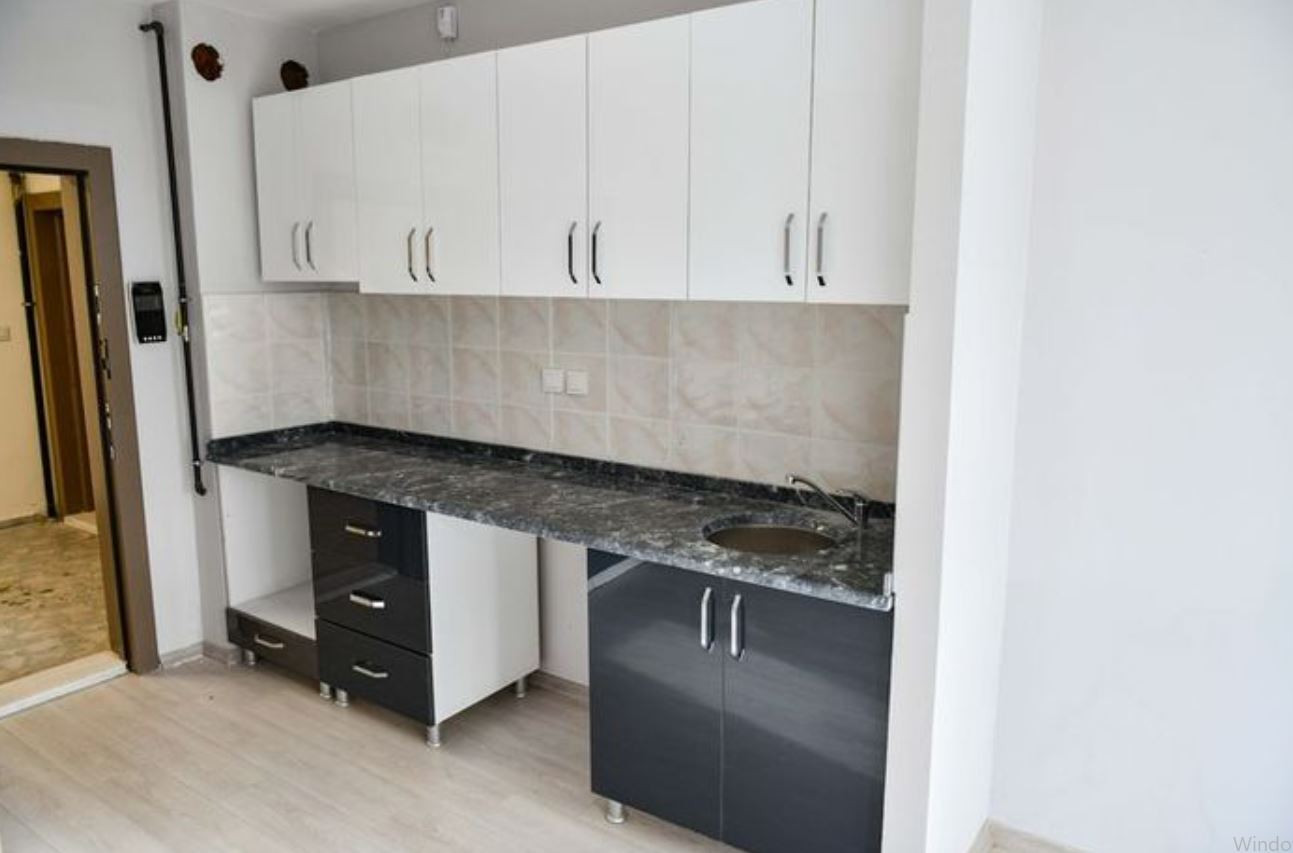 ŞART OLARAK AYLIK GELİRİ 3000 TL'Yİ GEÇMEYECEK, EVİ OLMAYACAK