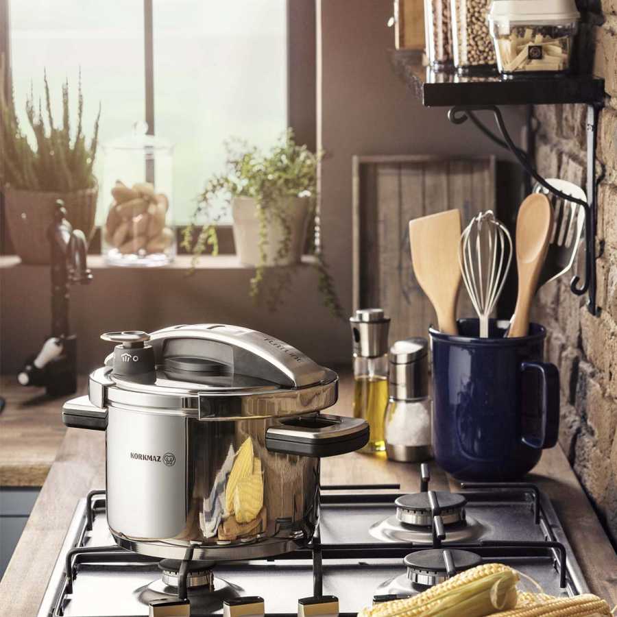 Dondurulmuş gıdaların çözülmesini beklemeden düdüklü tencereye asla koymayın