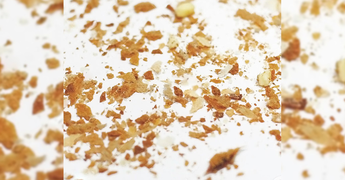 Ekmek kırıntılarını çöpe atmak