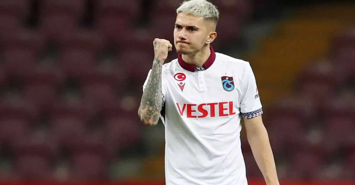 PERFORMANSI HAYRANLIKLA KARŞILANDI!