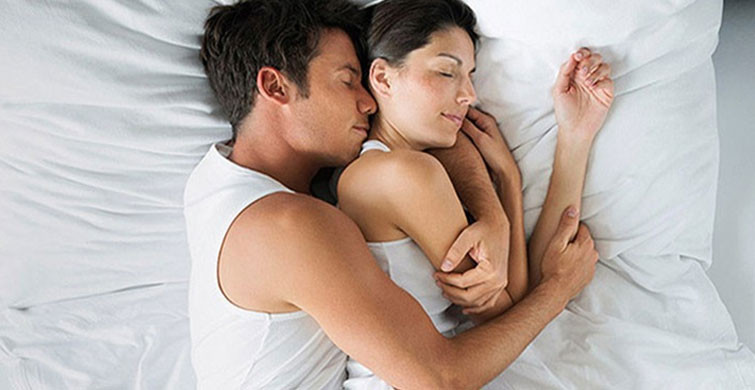 PANDEMİ PARTNERLERİN CİNSELLİĞİ DÜŞÜNMESİNİ ZORLAŞTIRDI