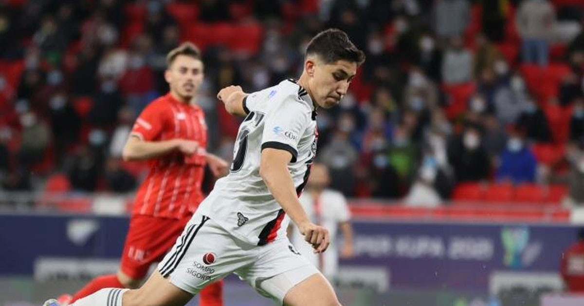 Milli Takım'da alt yaş kategorilerinde oynuyor