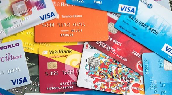 BANKA ÜCRETSİZ KART SUNMAK ZORUNDA