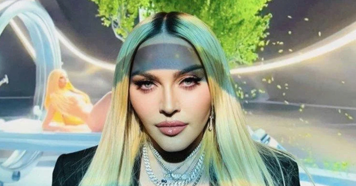 Ünlü şarkıcı ağızları açık bıraktı