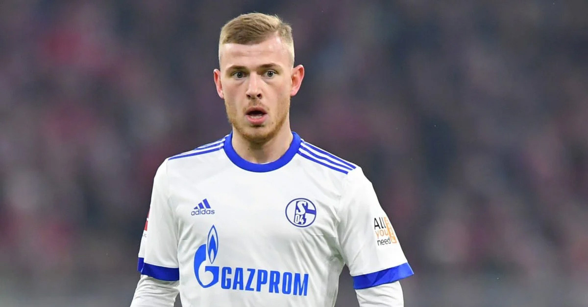 HANGİ MEVKİDE OYNUYOR?