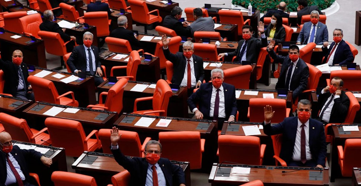 "MASKEYİ 4 SAATTE BİR DEĞİŞTİRMELİYİZ"