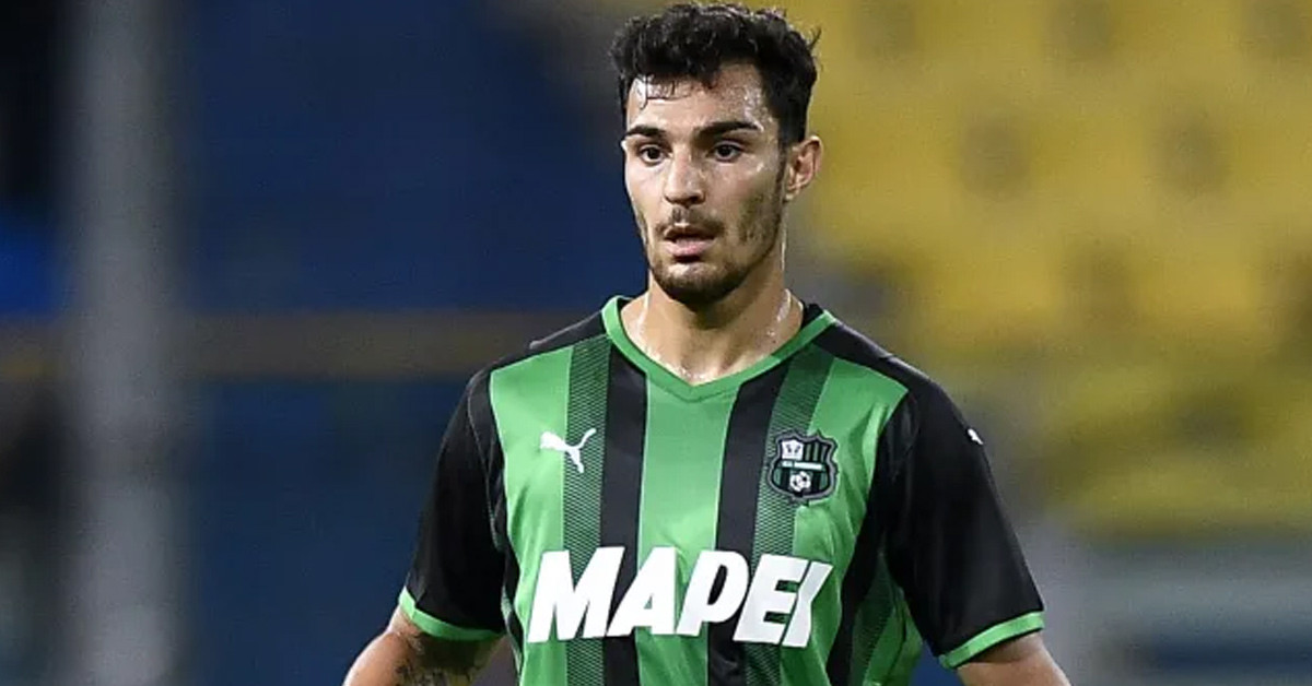 HANGİ TAKIMDA OYNUYOR?