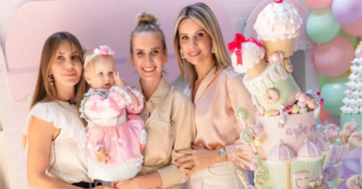 Esra Erol ve kardeşi