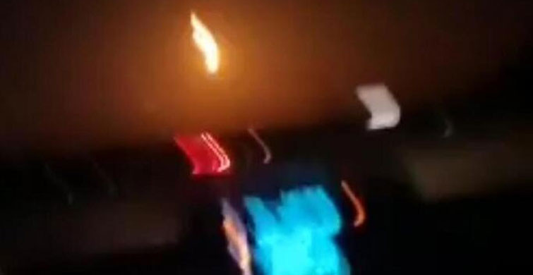 Göktaşının düşme anı otomobilin araç kamerasına yansıdı