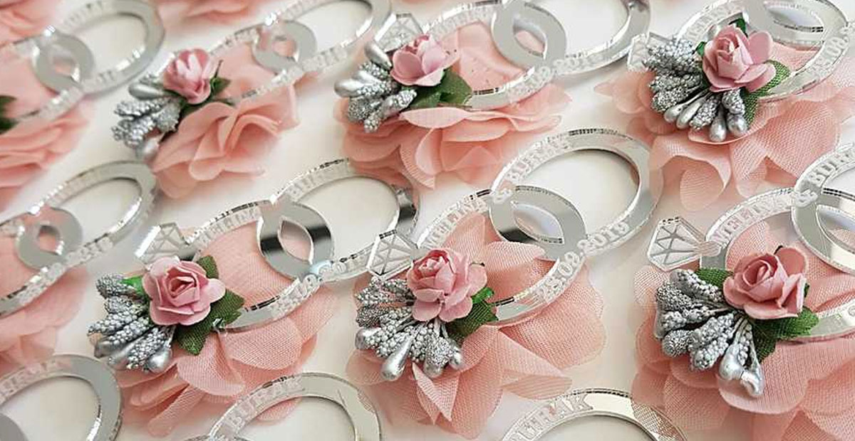 4.ÖZEL GÜNLERDE DAĞITMAK İÇİN HEDİYELER YAPMAK