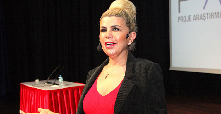 Nuray Sayarı kimdir?