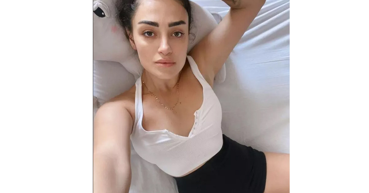 Dilan Çıkatk'tan zayıflık pozu 