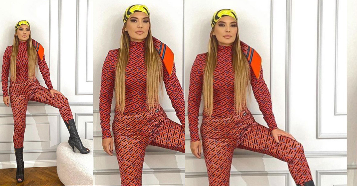 Tamamen marka giyindi