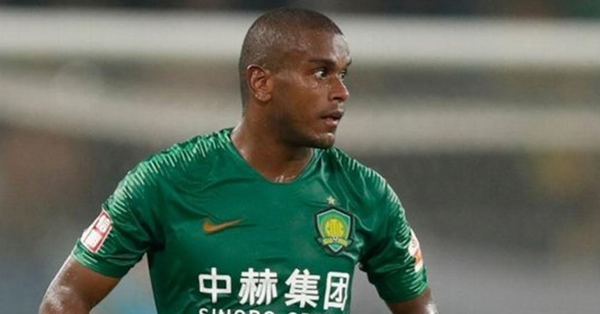 HANGİ MEVKİDE OYNUYOR?