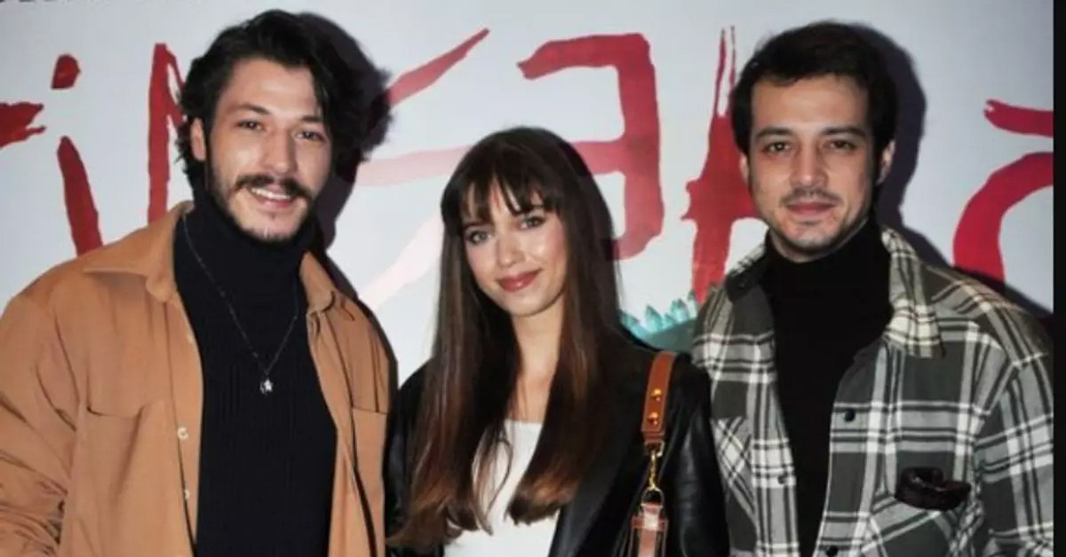 Dost kazığını unutmadı