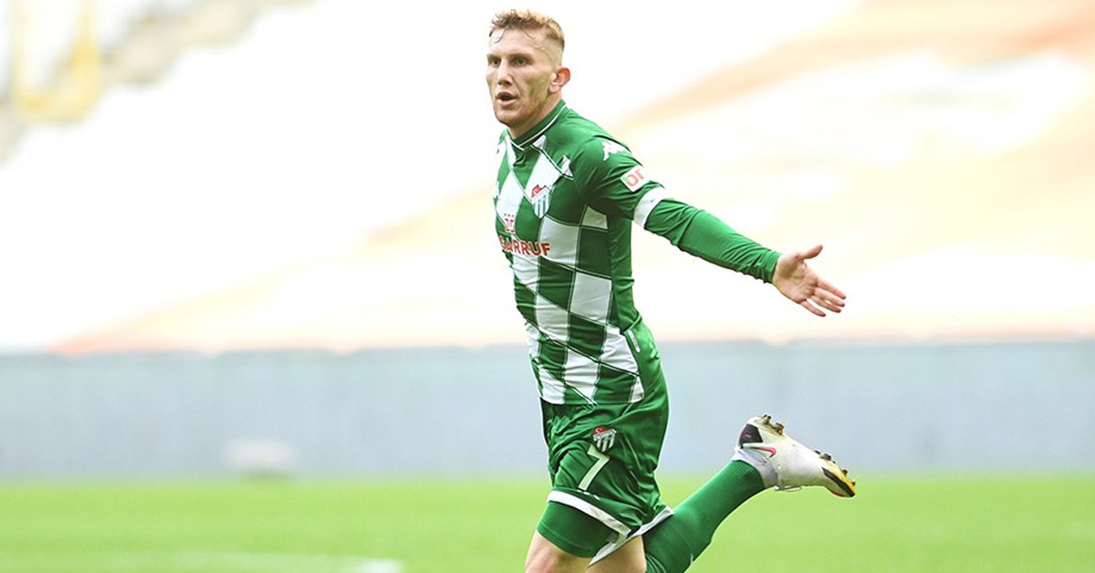 Hangi mevkide oynuyor?