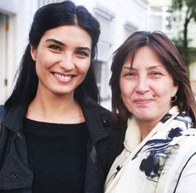 Tuğba Büyüküstün ve Annesi