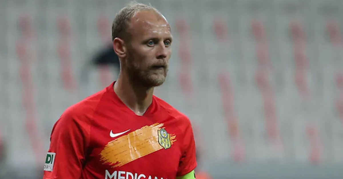 HANGİ TAKIMLARDA OYNADI?