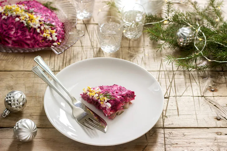 KIRMIZI PANCARLI PATATES SALATASI