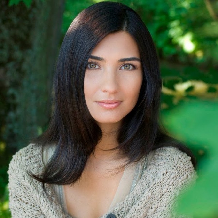 Tuba Büyüküstün kimdir?