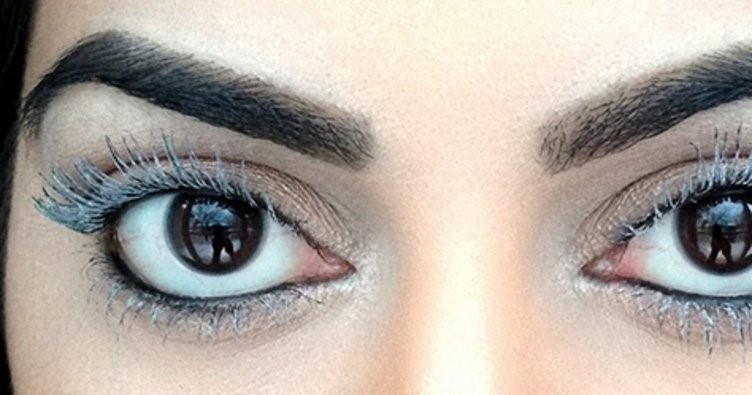 Maskaradan Önce Kirpiklerinize Pudra Sürün