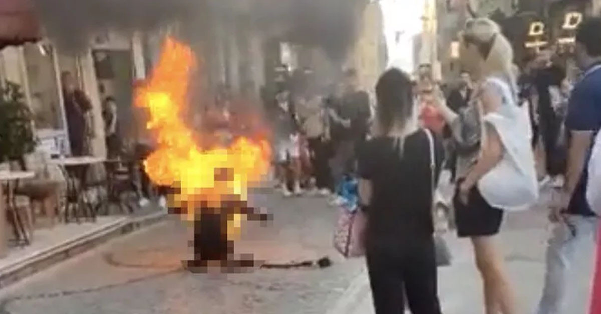 Galata Kulesi'nde kendini ateşe veren adam
