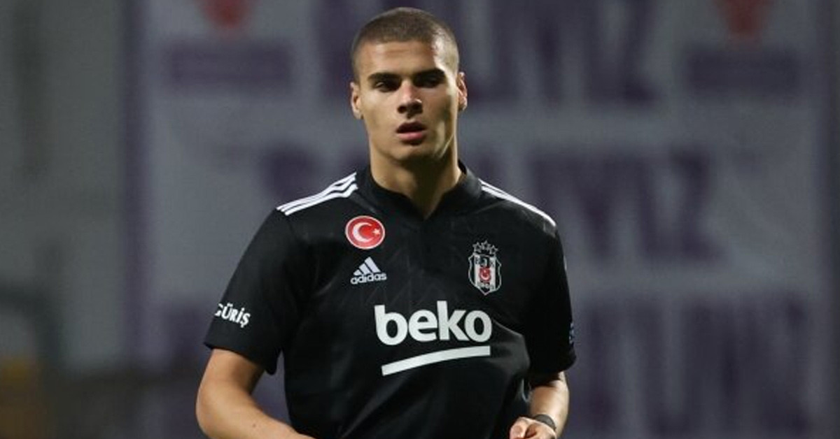 Hangi mevkide oynuyor?