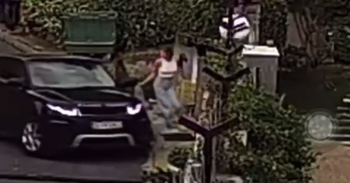 Son anda arabasını durdurdu