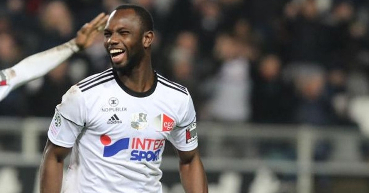 HANGİ TAKIMLARDA OYNADI?