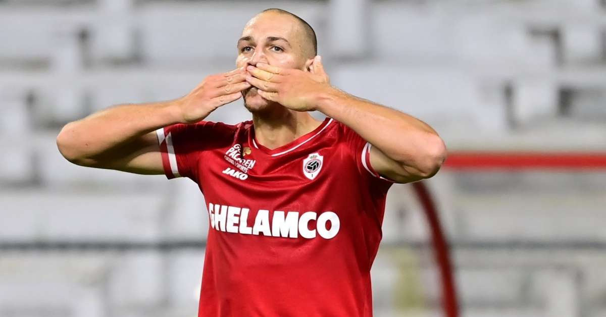 Hangi takımda oynuyor?