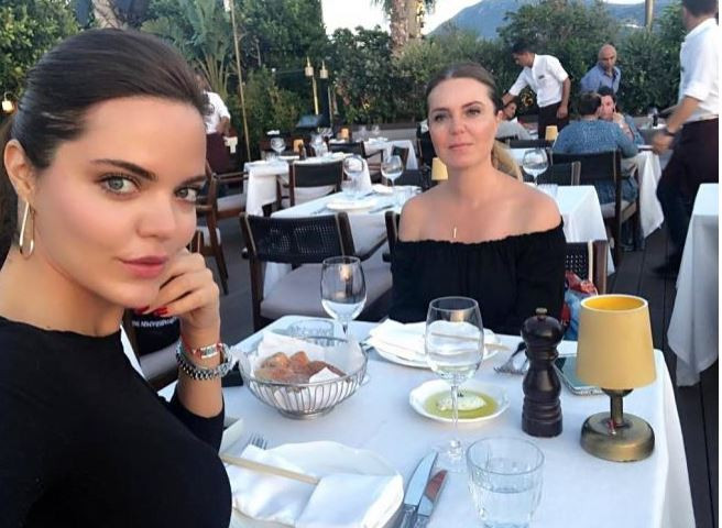 Hilal Altınbilek ve annesi